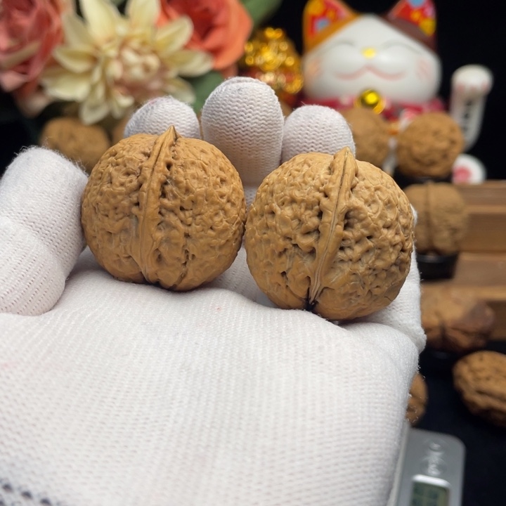 文玩核桃把件云南铁核桃23