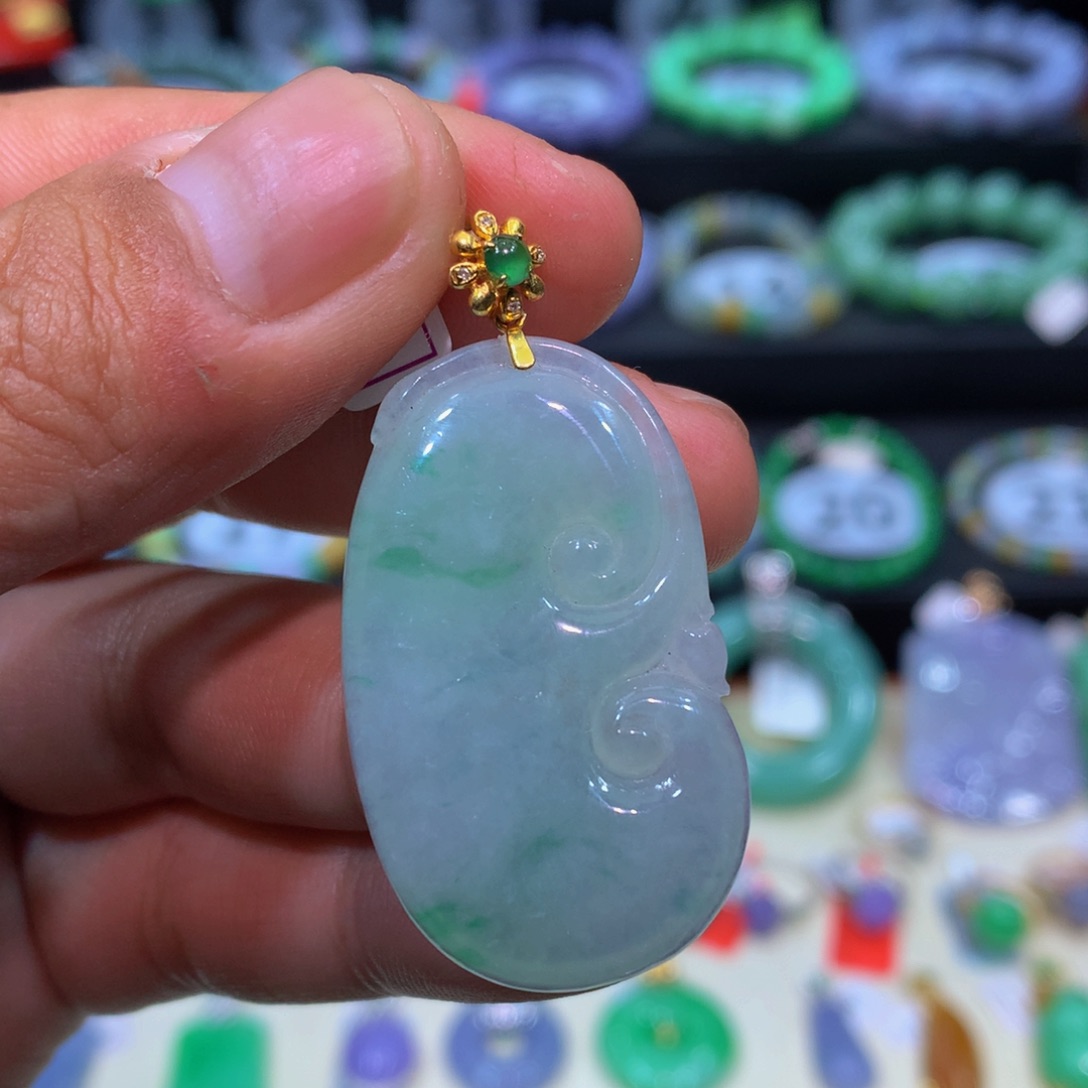 翡翠18K金镶嵌颈饰