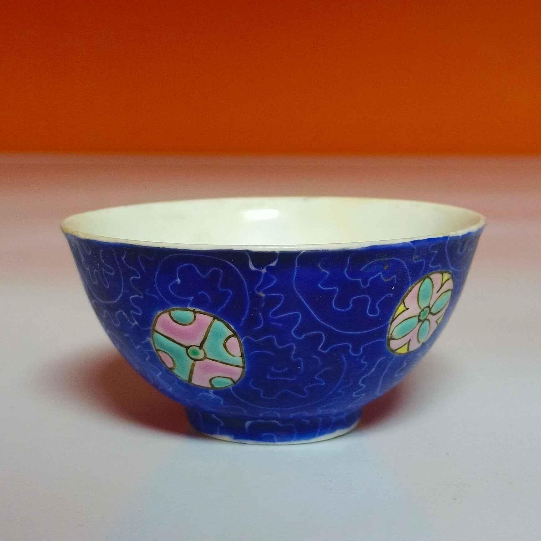 3392清晚期 蓝地皮球花纹品茗杯