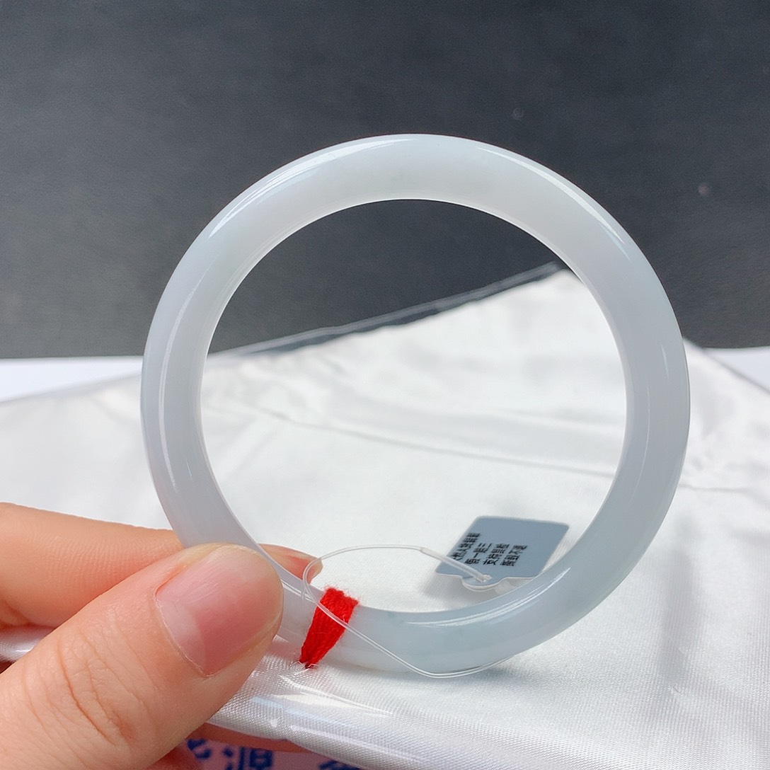 翡翠手镯未镶嵌0106圆52