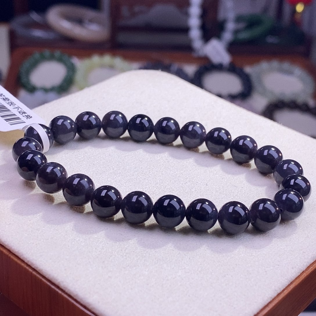 颈饰未镶嵌和田玉毕业级浓烟紫手串8m