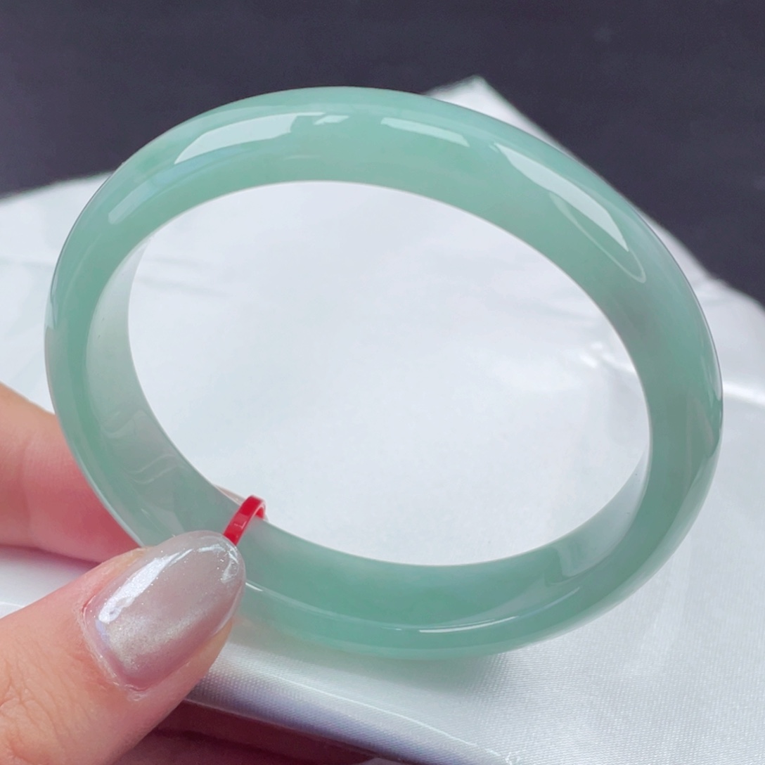 翡翠未镶嵌手镯56贵妃