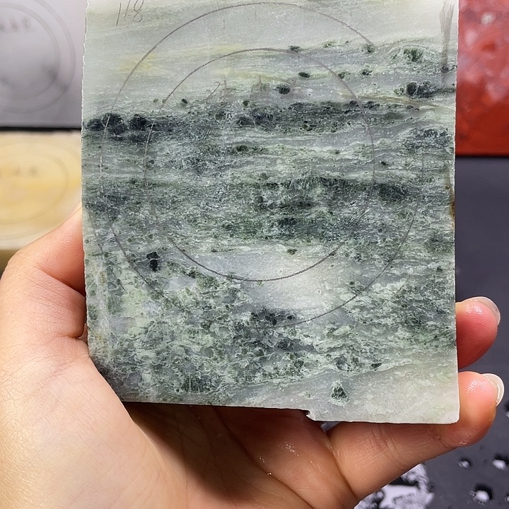 独山玉未镶嵌手镯定制