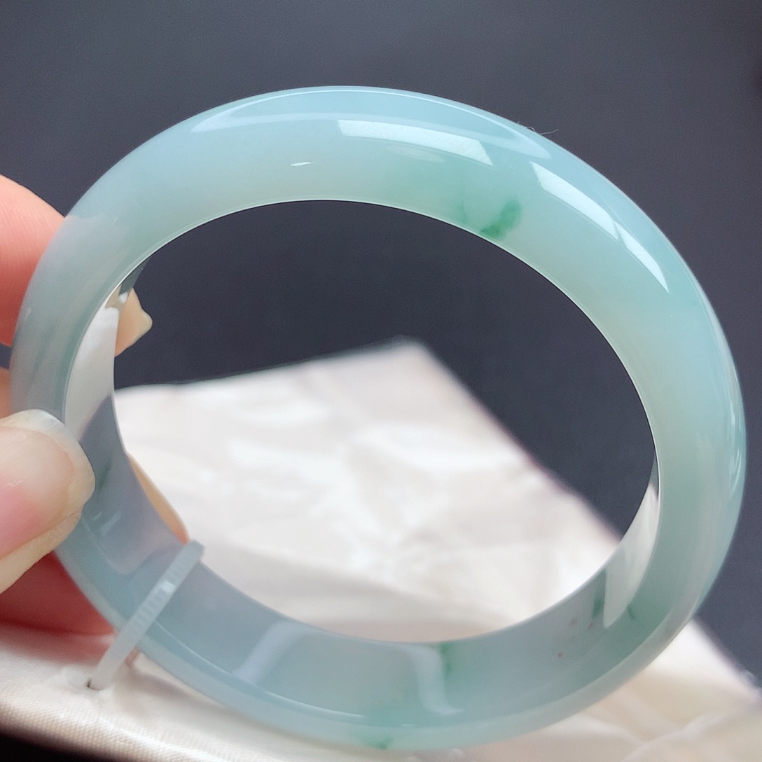 翡翠手镯未镶嵌x n n n n n n n