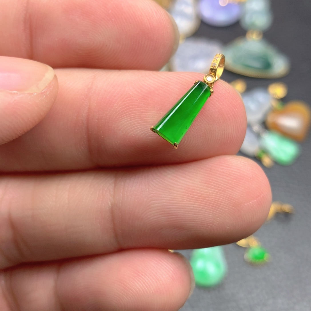 【闪购商品】颈饰18K金镶嵌翡翠翡翠