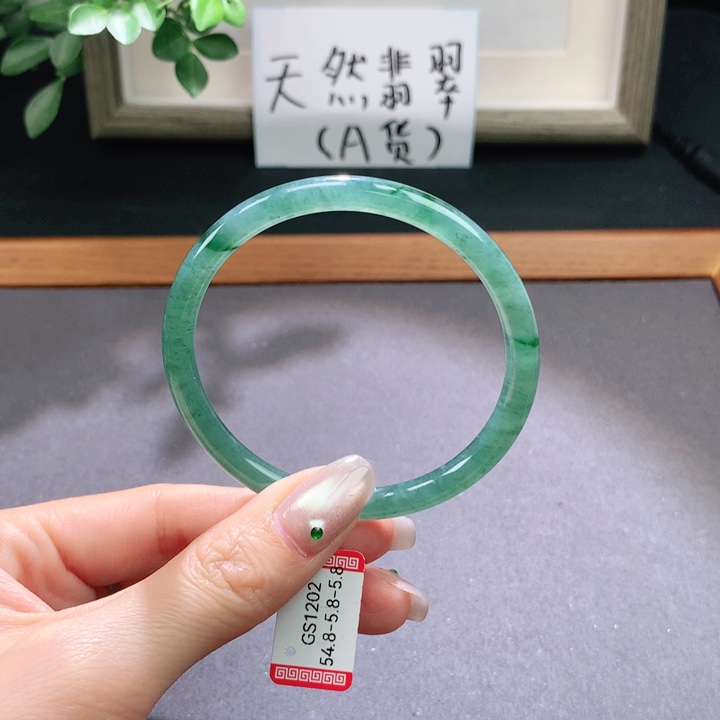 翡翠手镯未镶嵌天然翡翠手镯