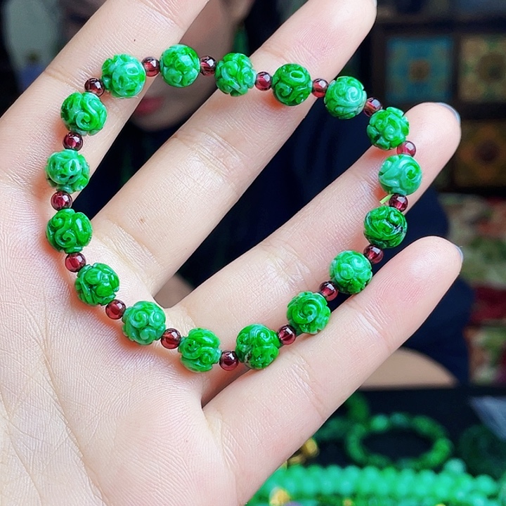 翡翠未镶嵌颈饰多样性