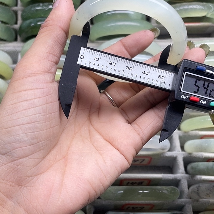 蛇纹石玉未镶嵌手镯147