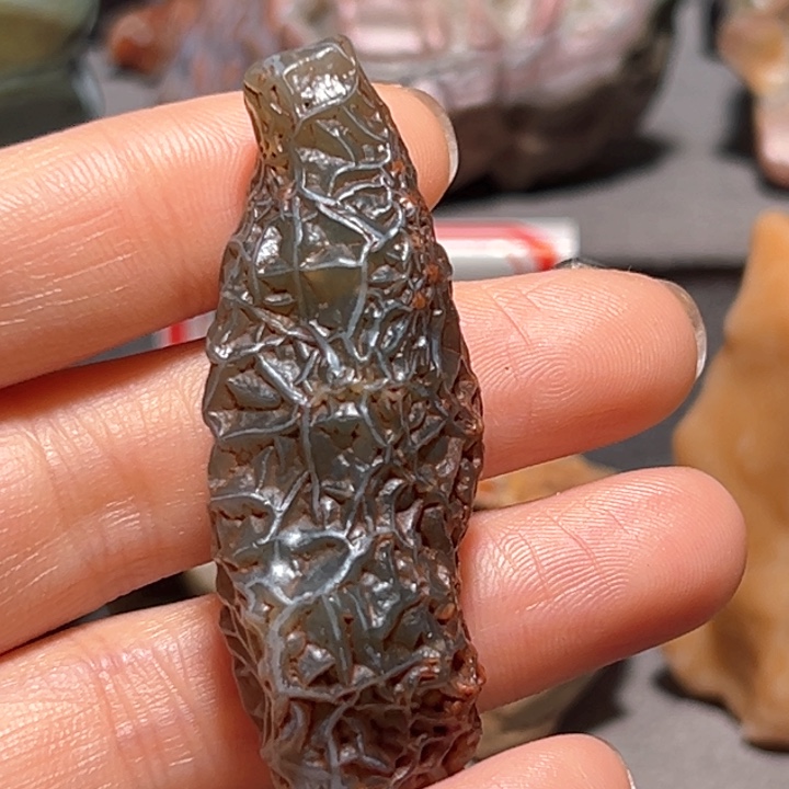 石材筋脉飘花吊坠