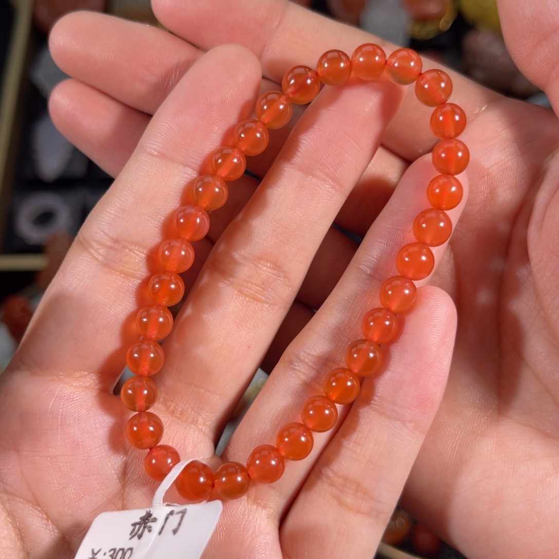 南红玛瑙丽江料圆珠手串6.3左右。不退不换未镶嵌