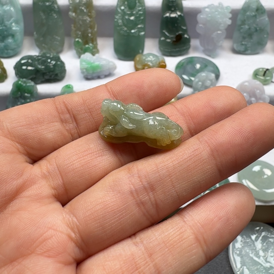 翡翠未镶嵌颈饰翡翠