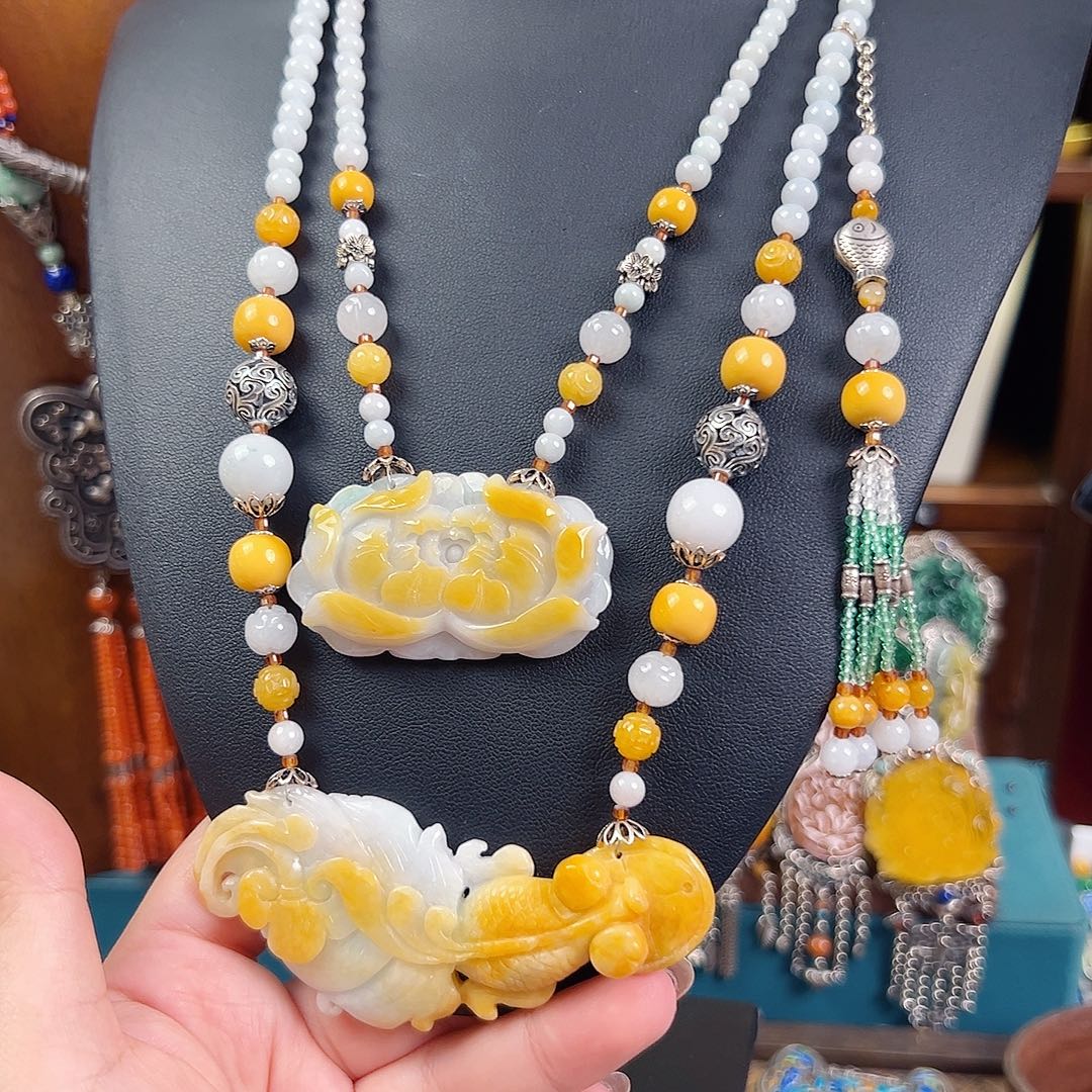 翡翠未镶嵌颈饰国风