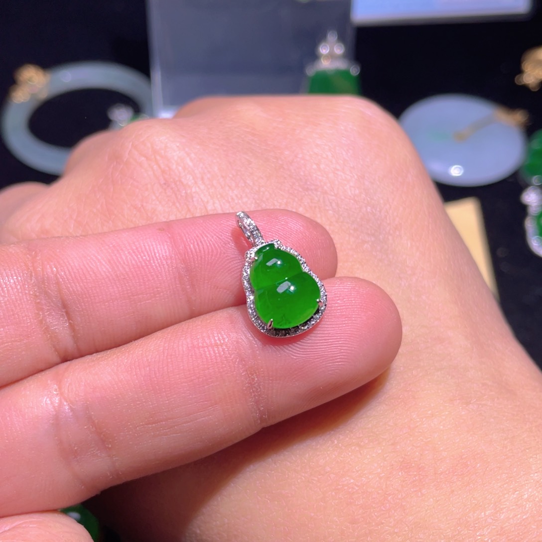 翡翠颈饰18K金镶嵌翡翠