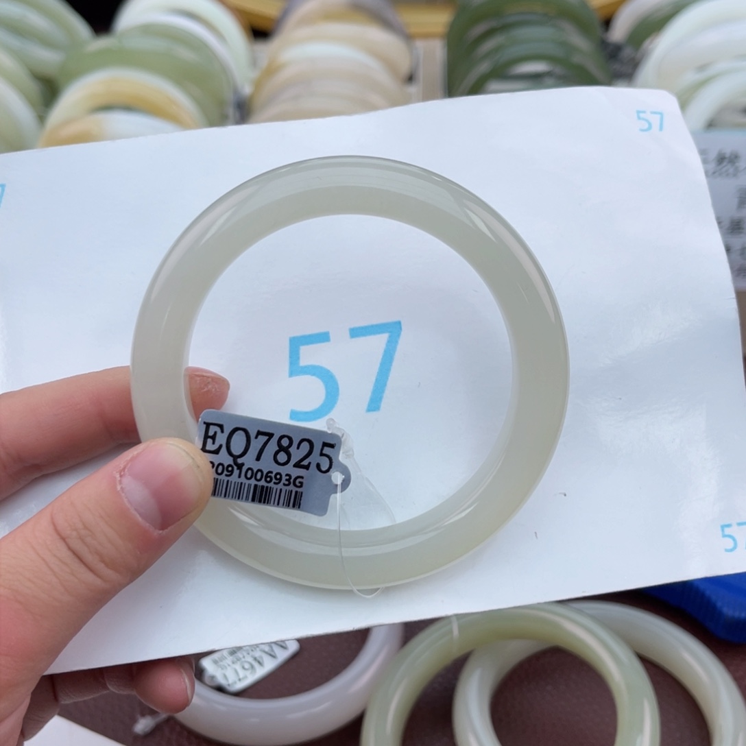 和田玉手镯未镶嵌如****明