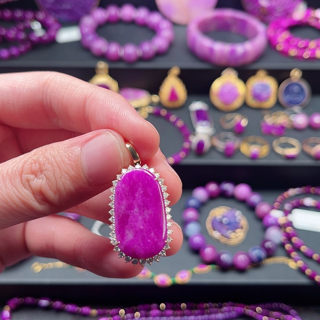 苏纪石（舒俱来）吊坠18K金镶嵌木**青