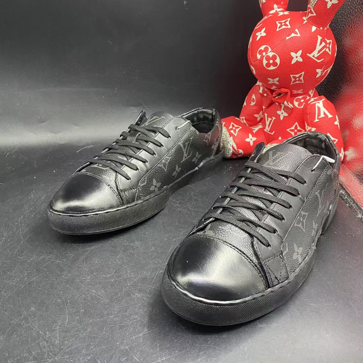 99新 LouisVuitton/路易威登 黑老花贝壳板鞋40.5欧码kke136