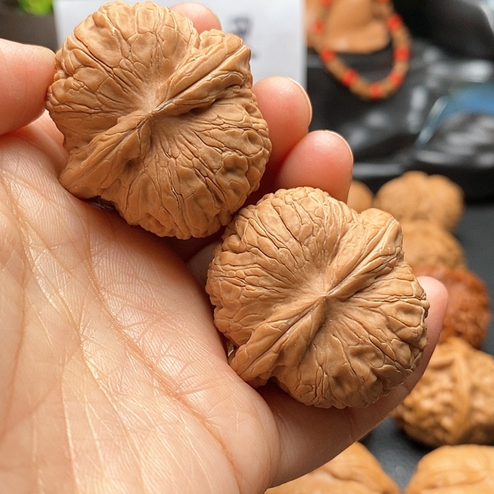 文玩核桃吊坠球形元宝39边39肚子