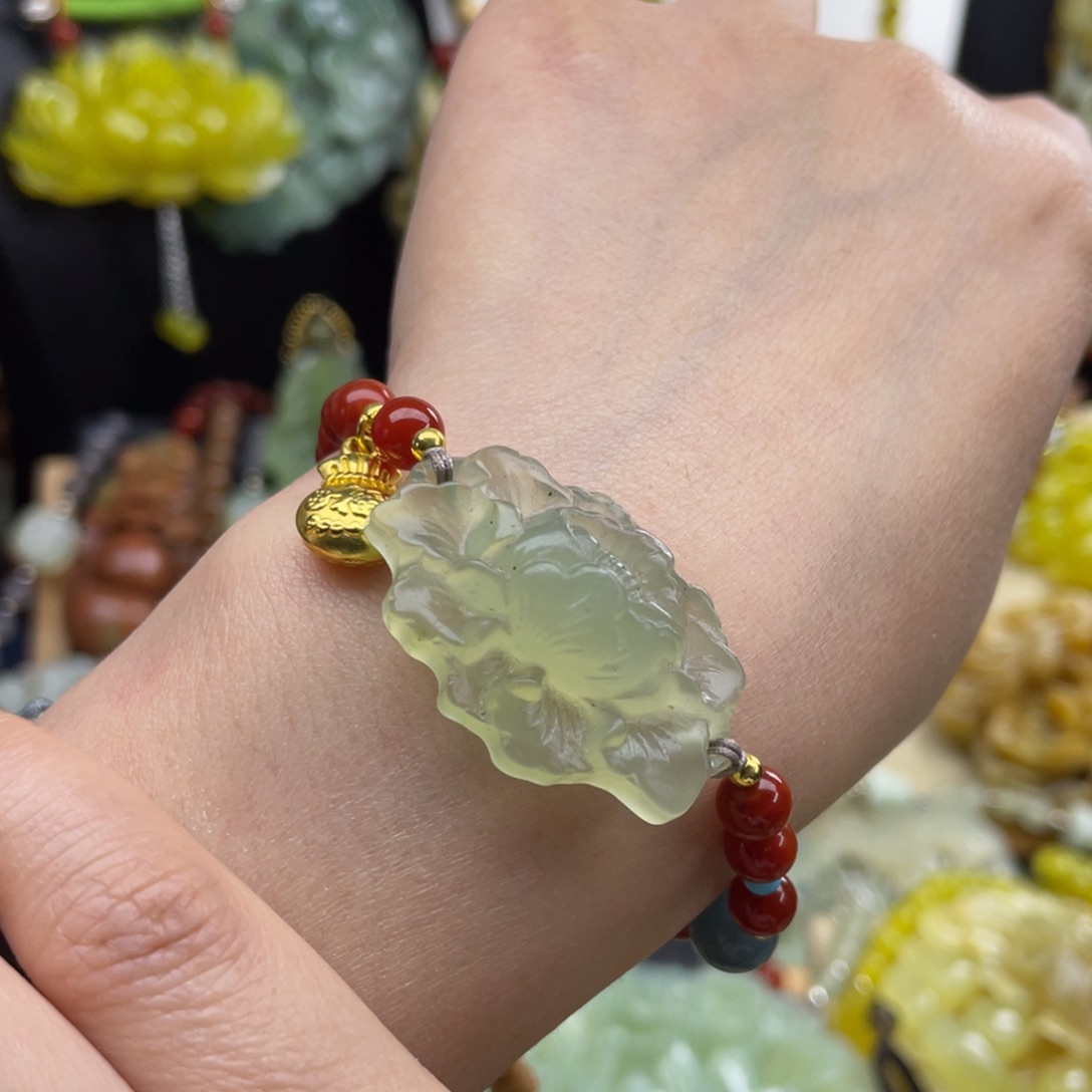 未镶嵌蛇纹石玉颈饰