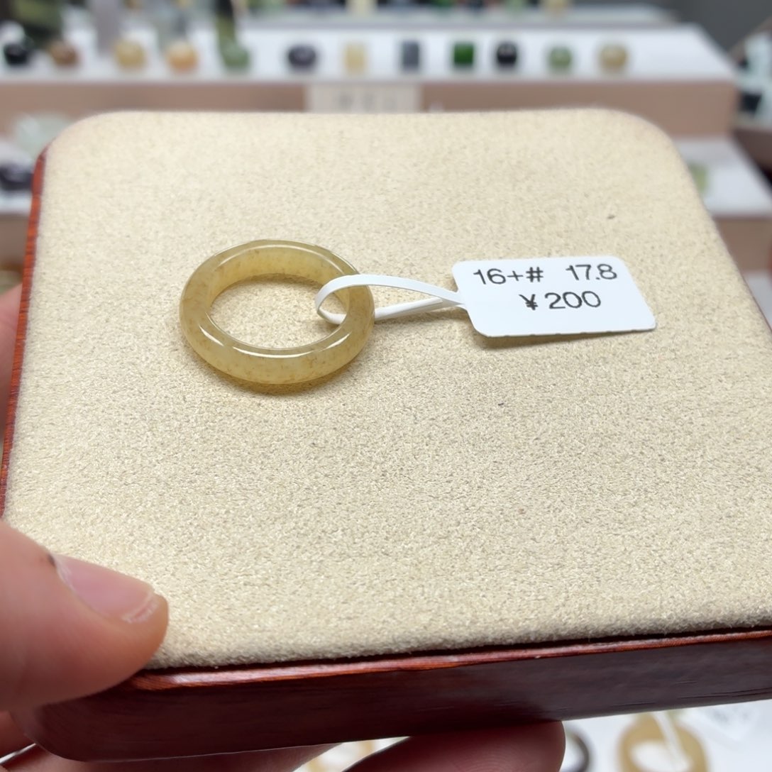 小***猫和田玉未镶嵌戒指17.8