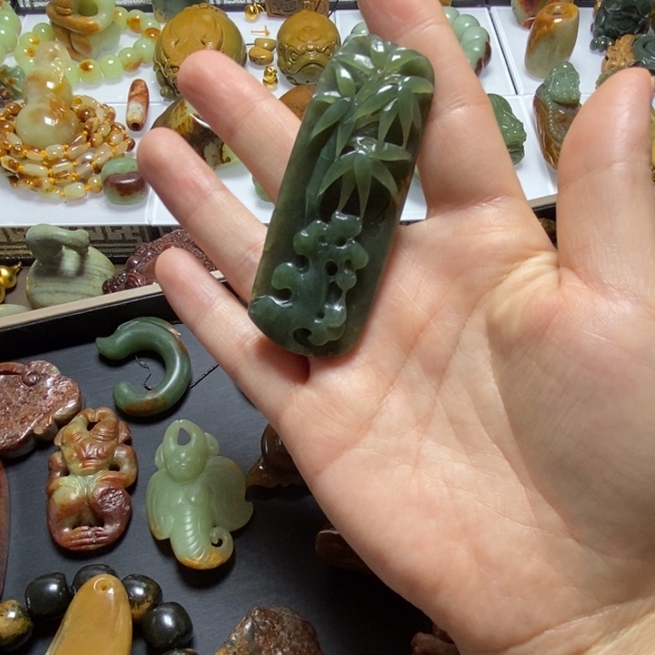 枣***部岫岩河磨玉（透闪石质玉）未镶嵌珠宝奇石