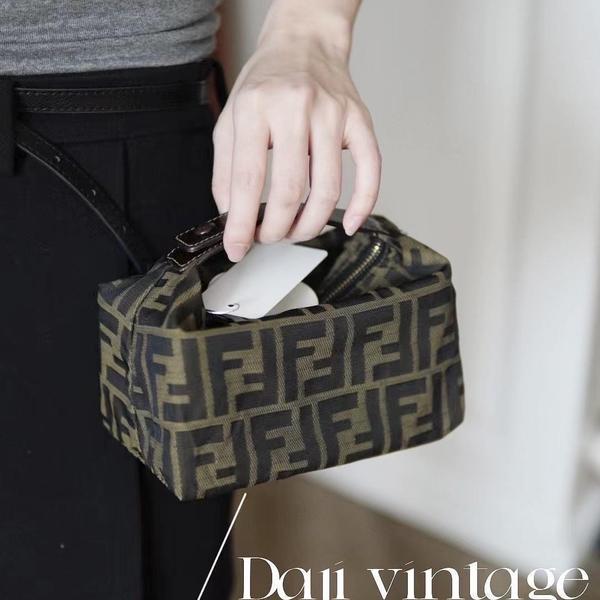 大吉中古/Fendi老花遛狗手拿包