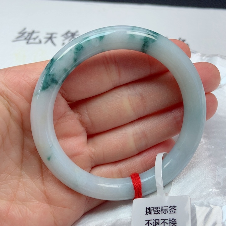 翡翠手镯未镶嵌55圈