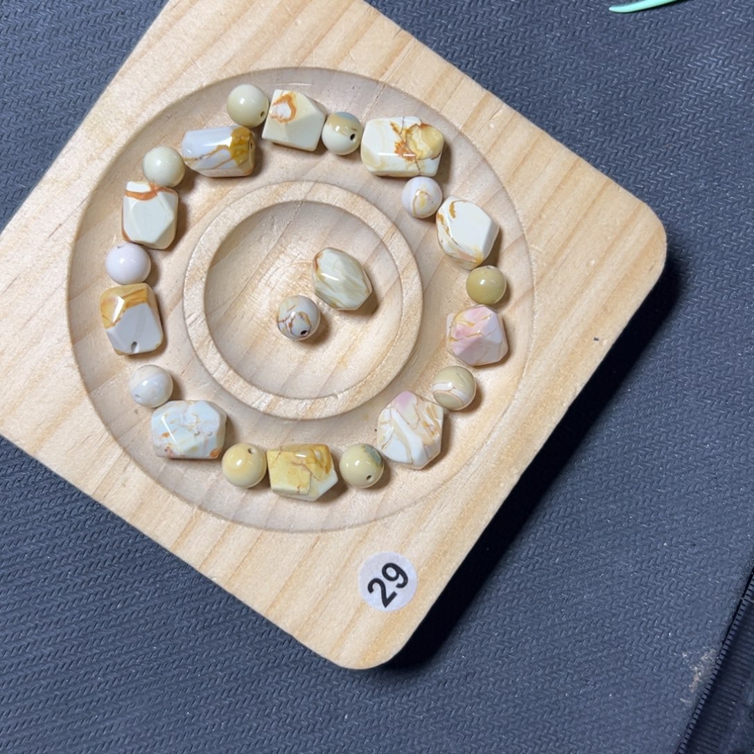 吃***饼石英质玉未镶嵌手链194