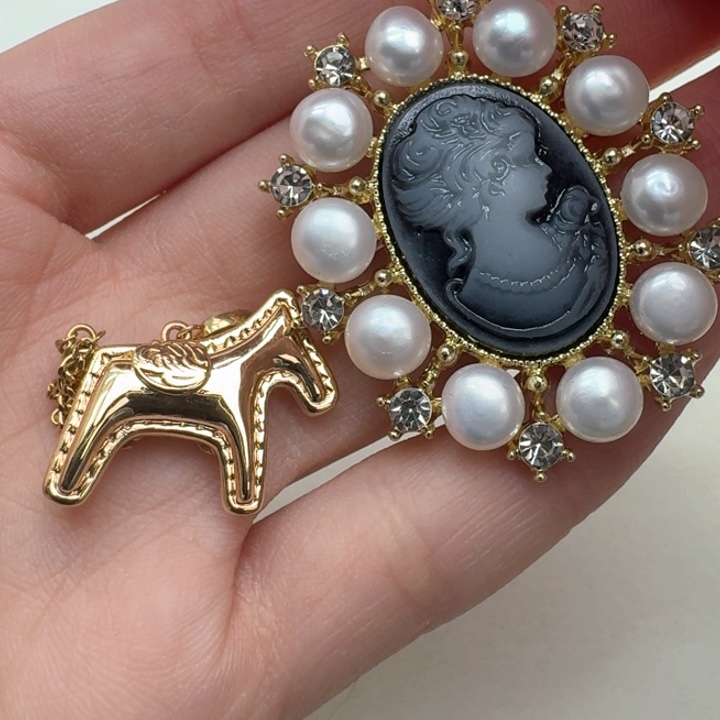 淡水珍珠颈饰18K金镶嵌