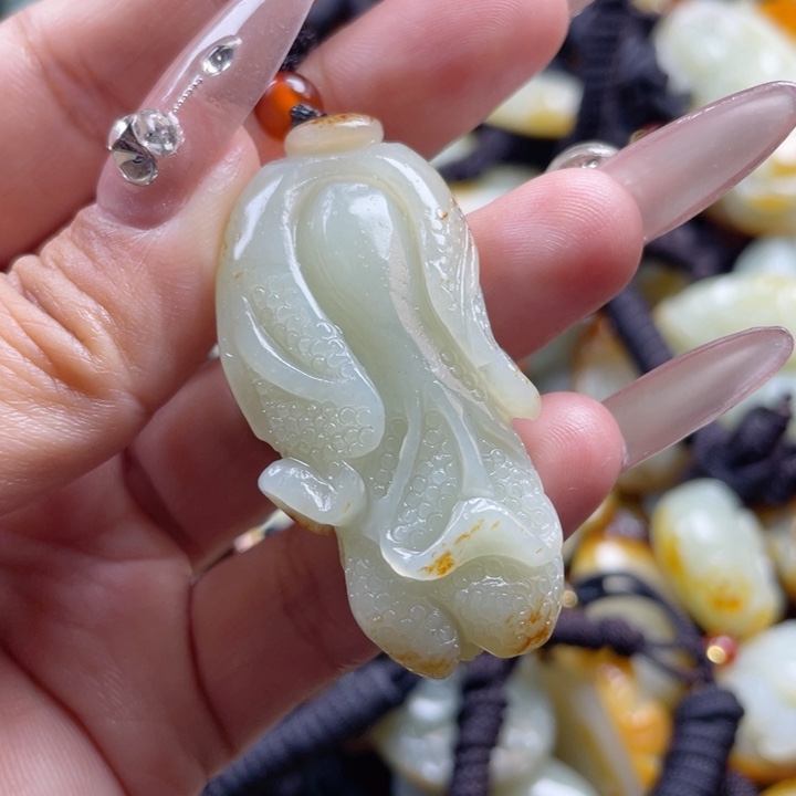 和田玉颈饰未镶嵌