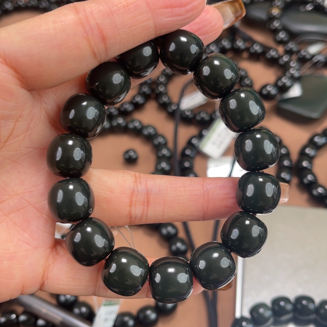 用***3和田玉未镶嵌手串15颗
