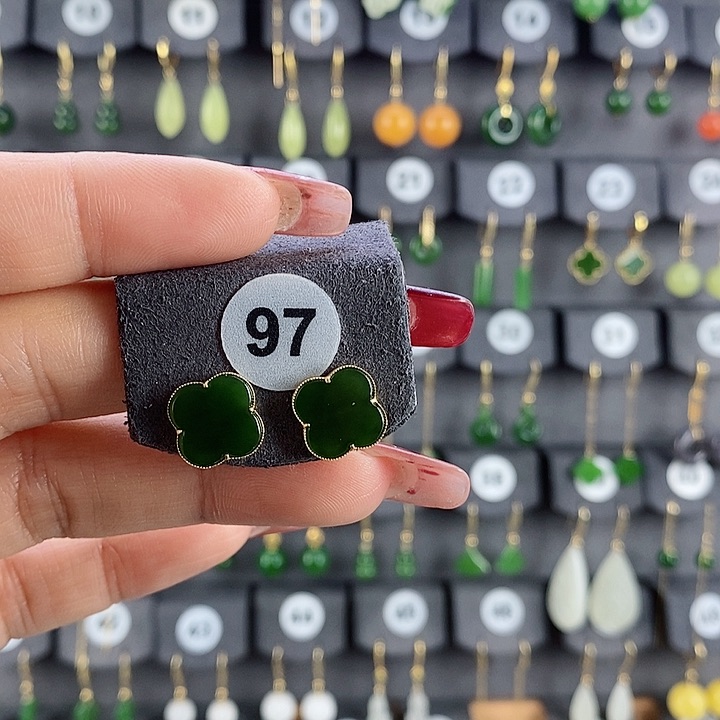 和田玉耳饰18K金镶嵌