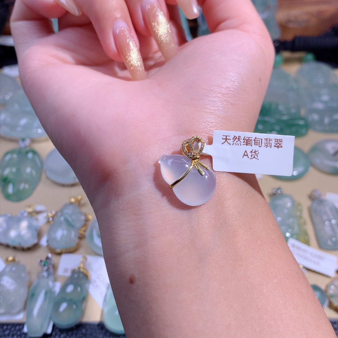 翡翠吊坠(不含链)18K金镶嵌