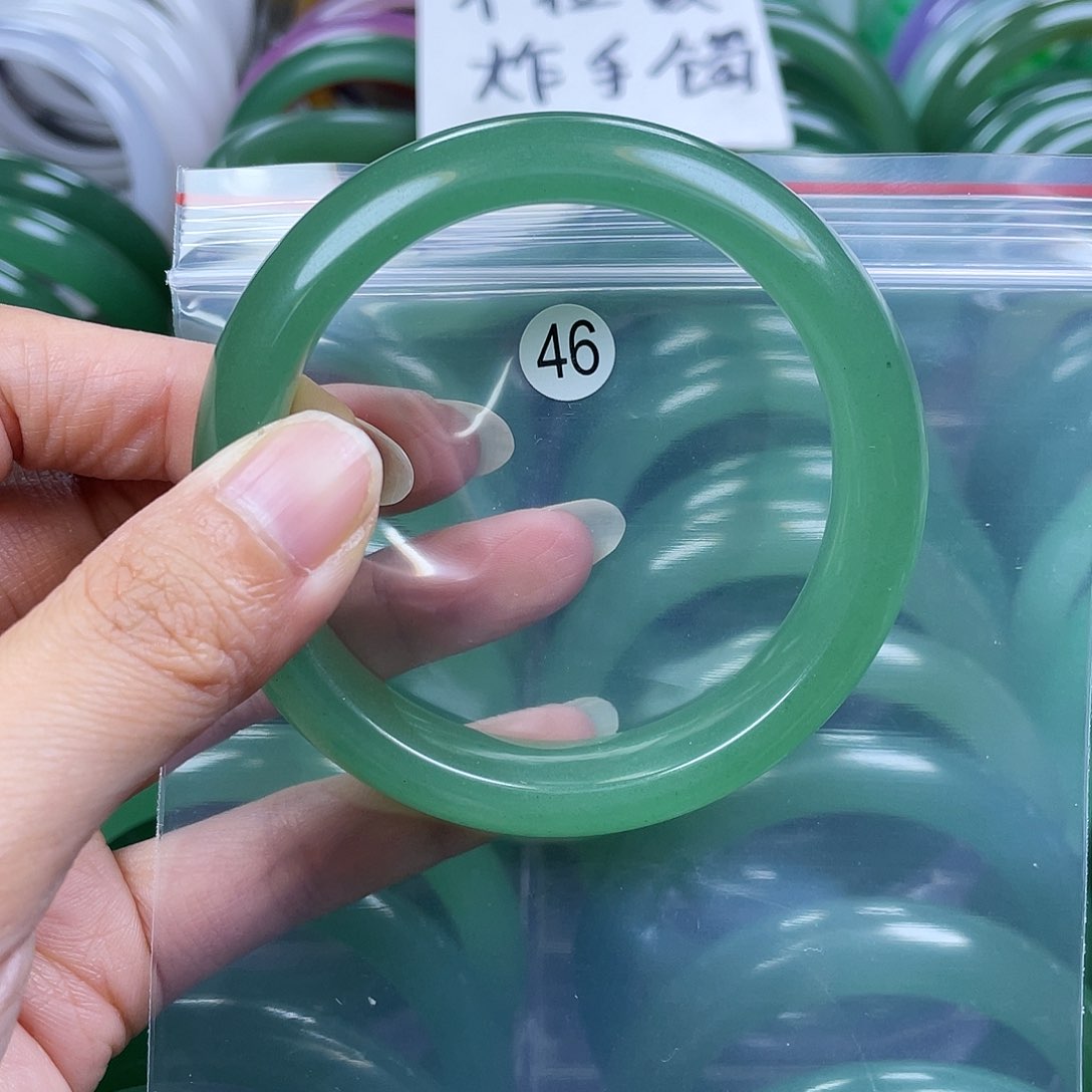 【闪购商品】未镶嵌手镯石英岩玉58