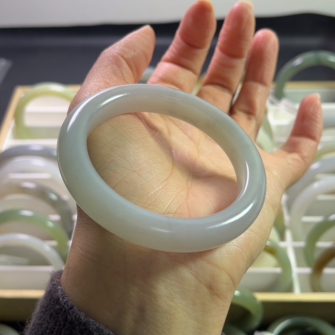 和田玉手镯57.5圈未镶嵌