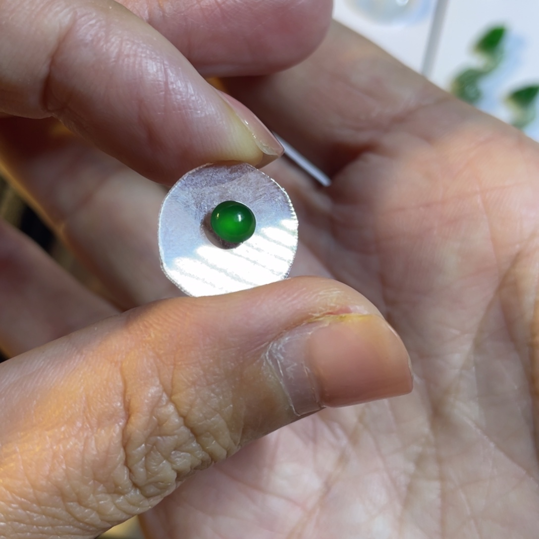 翡翠颈饰未镶嵌蛋面