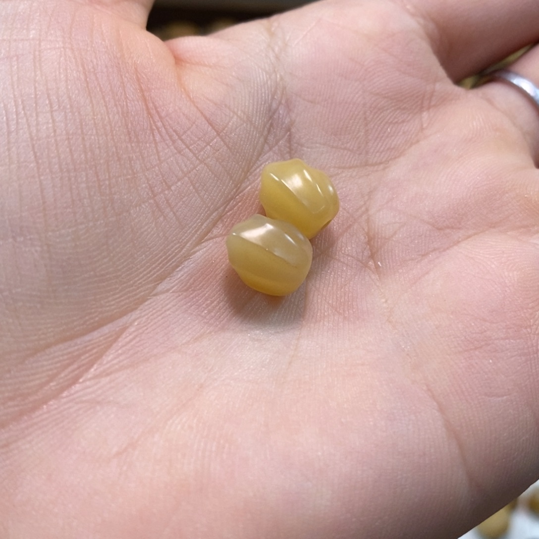 荔***式龙脊菩提吊坠龙脊菩提，黄色玉化散珠