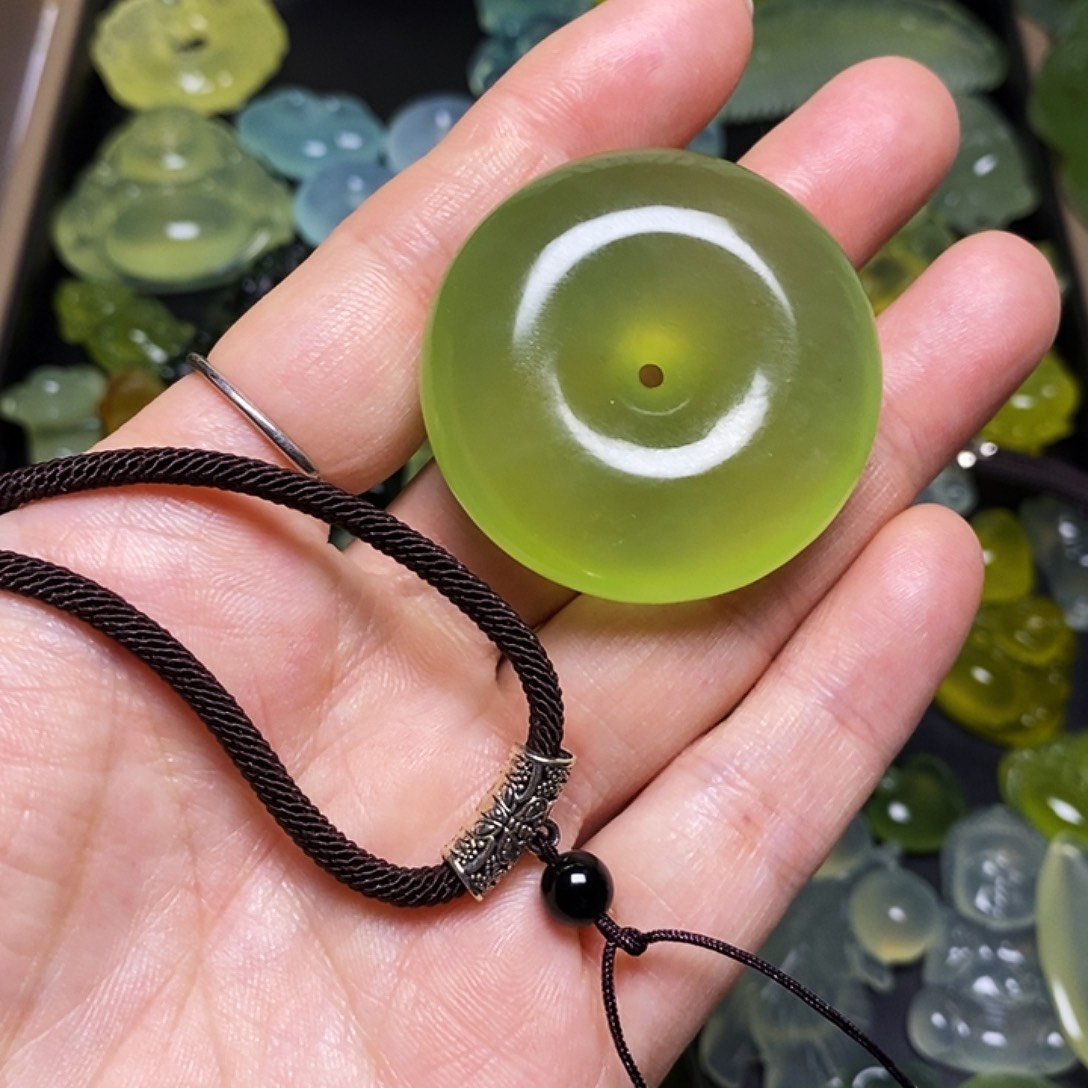 鲲****蛇纹石玉未镶嵌颈饰