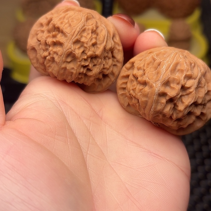 文玩核桃吊坠42红皮宫灯狮子头