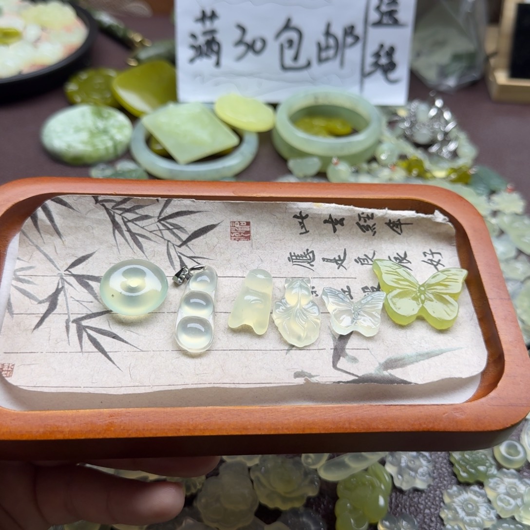 刘****蛇纹石玉合金颈饰