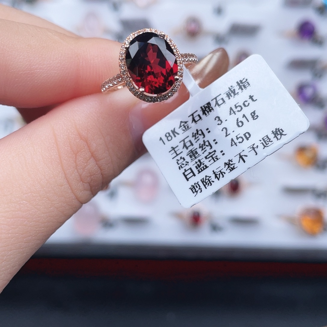 18K金镶嵌戒指石榴石