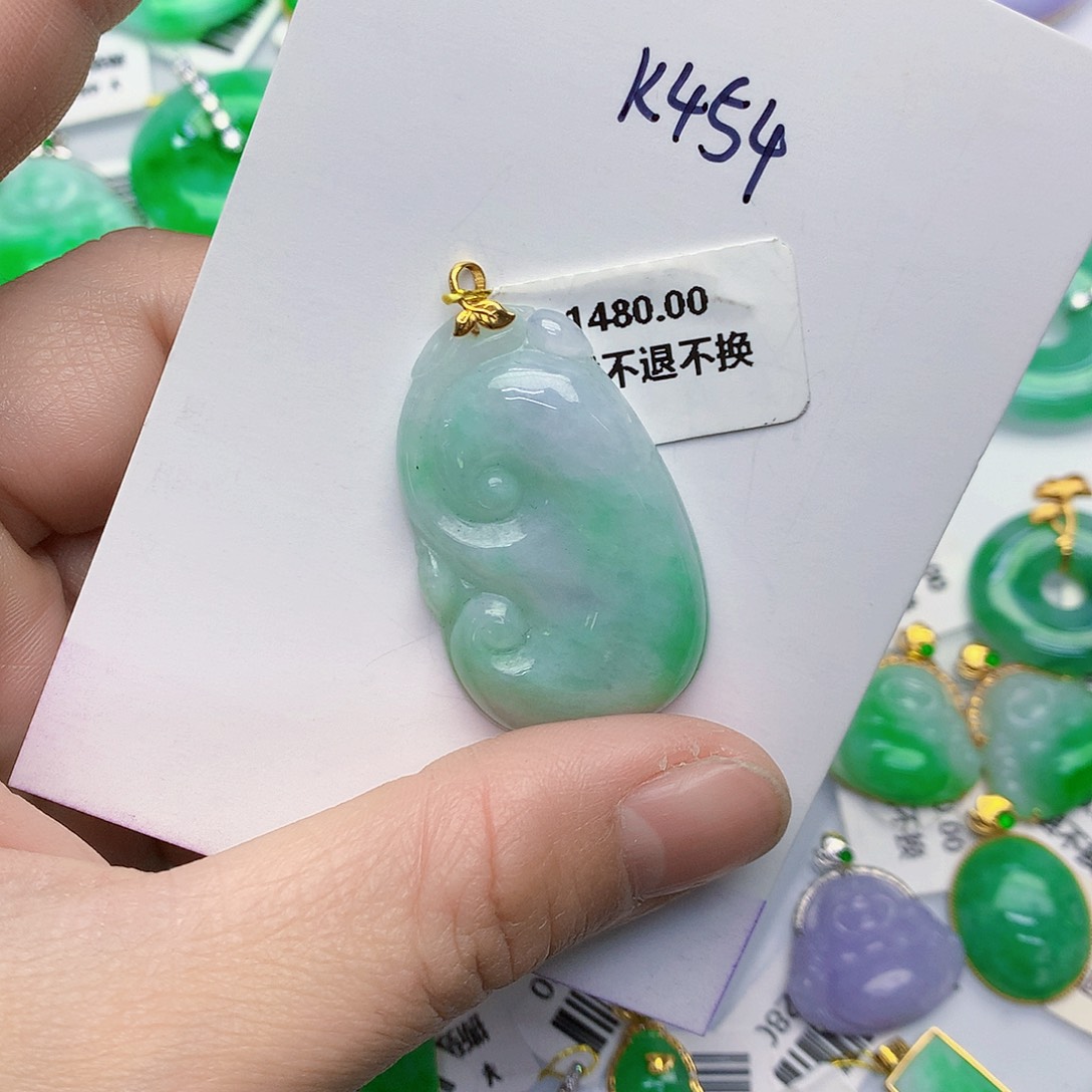 颈饰18K金镶嵌翡翠