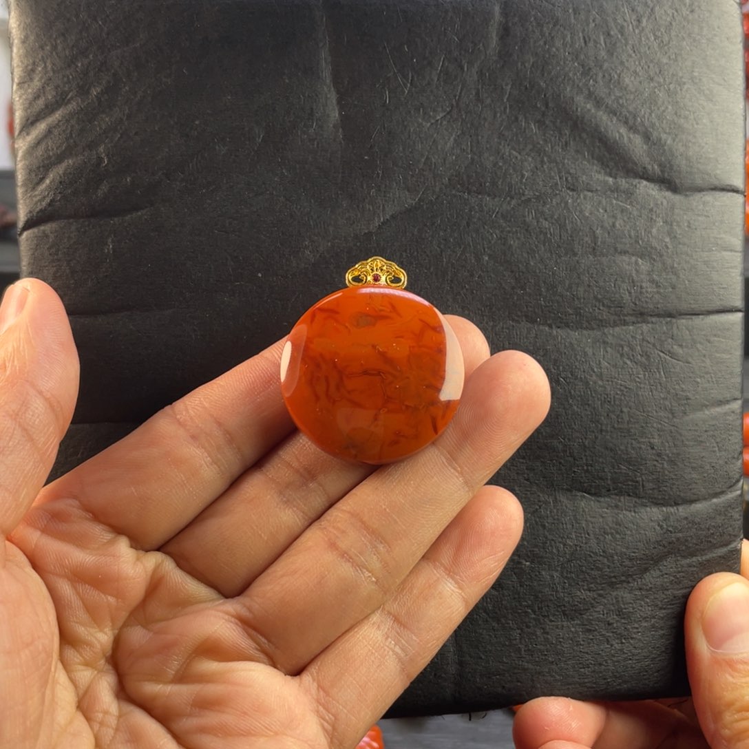 南红玛瑙珠宝奇石18K金镶嵌圆牌火焰纹吊坠