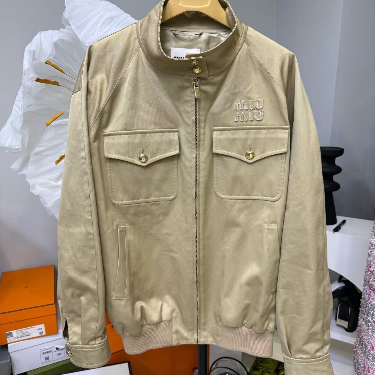 99新 MIU MIU/缪缪 miumiu米色夹克36码/70110280