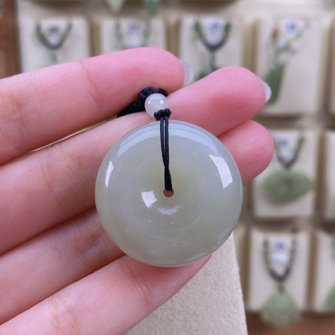 ****琳和田玉未镶嵌颈饰