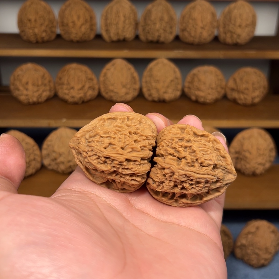 文玩核桃把件40三角南疆石（三角锥）