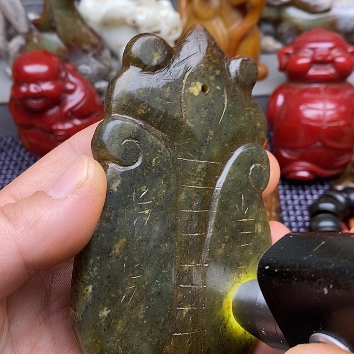 未镶嵌蛇纹石玉颈饰