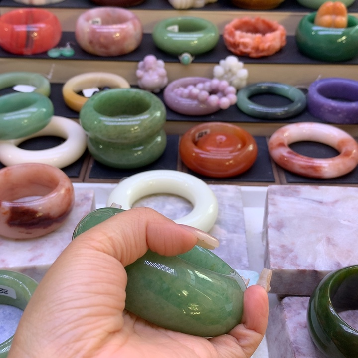 ****哦石英岩玉未镶嵌13468975444