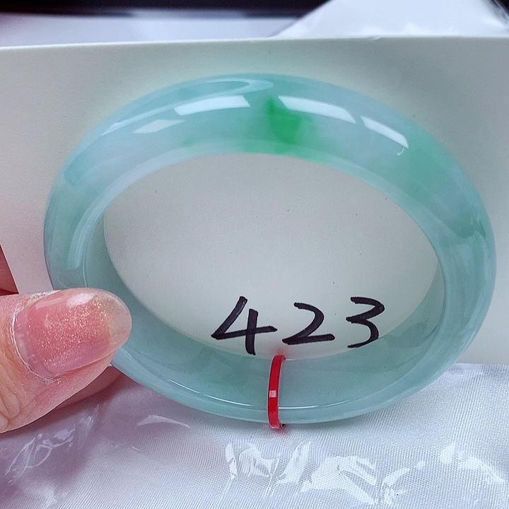 翡翠手镯未镶嵌翡翠