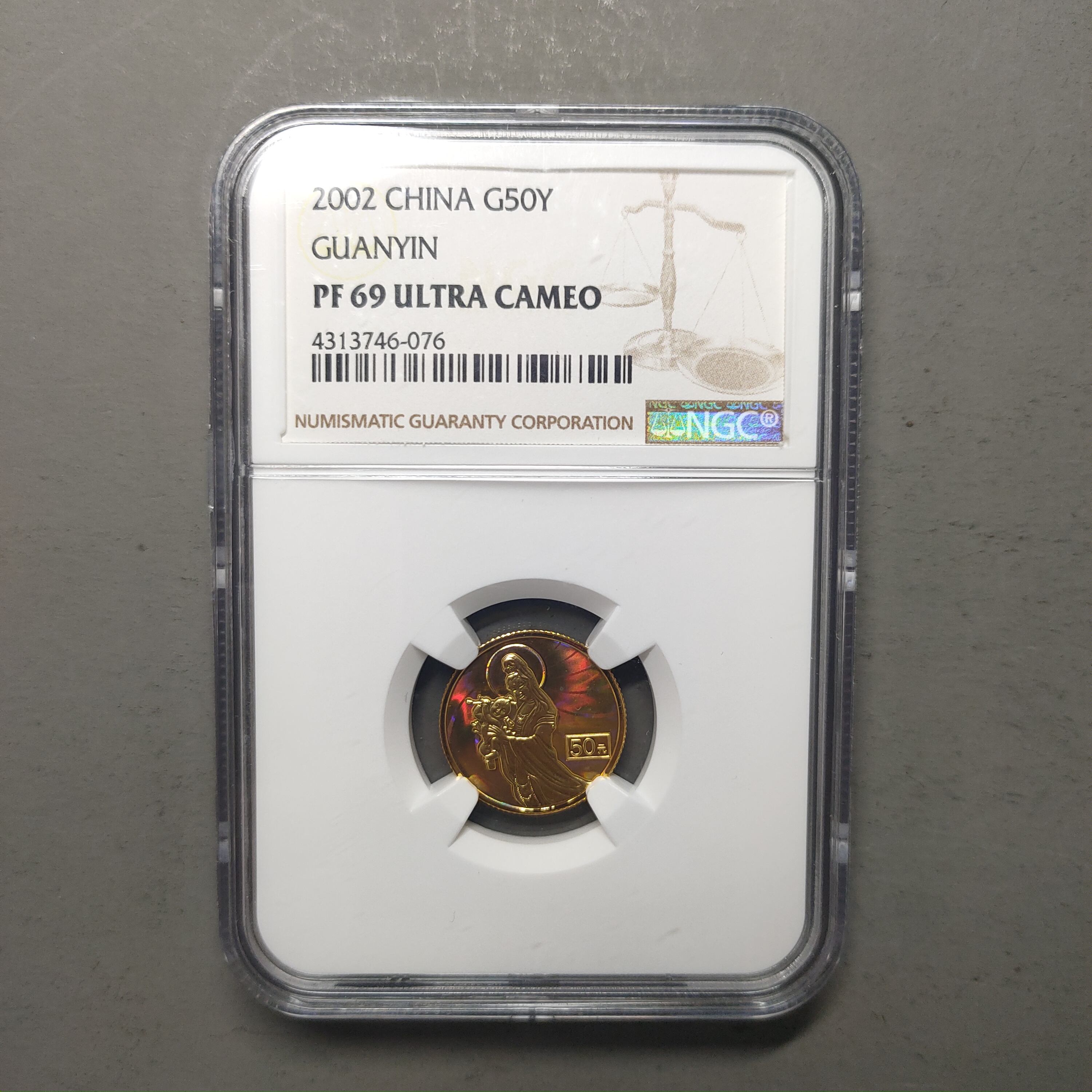 00122-30 2002年观音幻彩金币