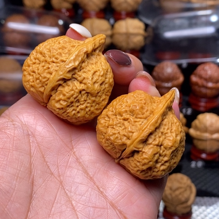 文玩核桃把件三羊王…………23